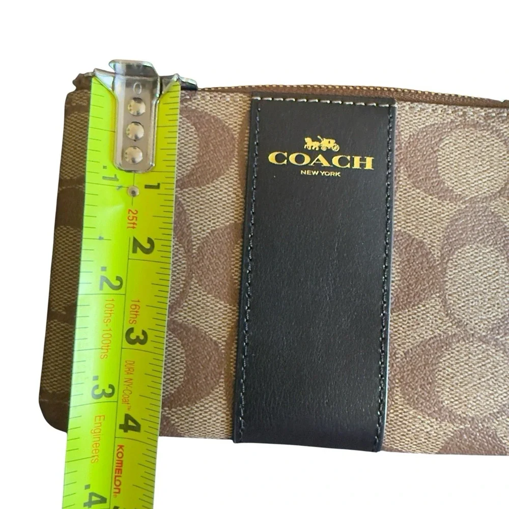 Coach signature logo